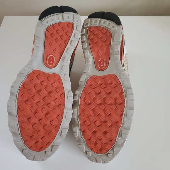 White Nike Flywire training sneakers, size 9 - Picture 2 of 6